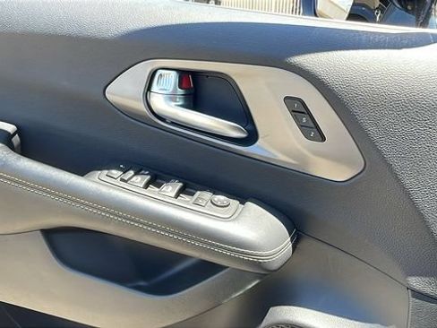 Used 2025 Chrysler Pacifica Select FWD image 27