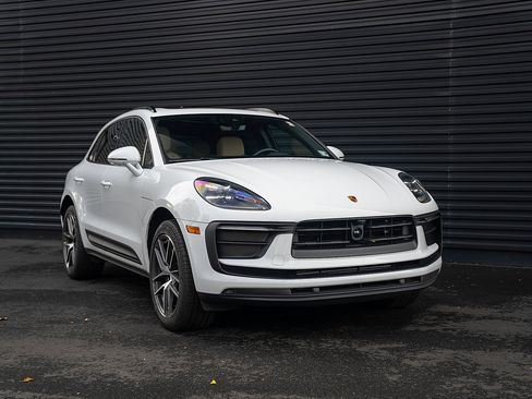 Certified 2025 Porsche Macan image 26