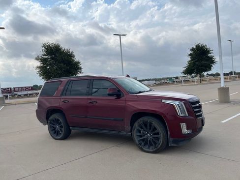 Used 2020 Cadillac Escalade Premium Luxury w/ Escalade Sport Edition AWD/4WD image 7