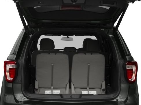 Used 2017 Ford Explorer XLT w/ Equipment Group 202A FWD image 12