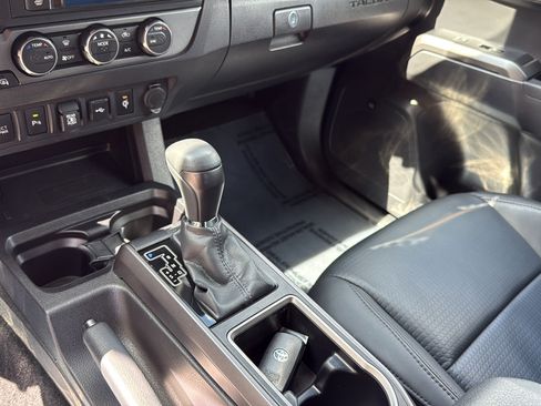 Used 2023 Toyota Tacoma TRD Sport w/ TRD Premium Sport Package AWD/4WD image 25