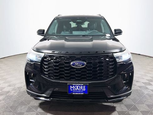 Used 2025 Ford Explorer ST-Line w/ ST-Line Street Pack AWD/4WD image 2