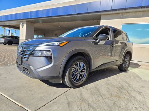 Used 2024 Nissan Rogue S image 2