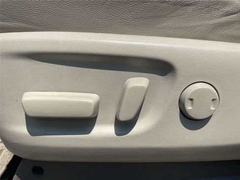 Used 2015 Toyota Sienna XLE w/ XLE Navigation Package AWD/4WD image 10
