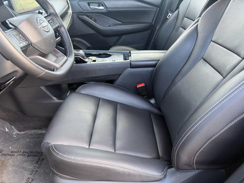 Used 2026 Nissan Rogue SL FWD image 13