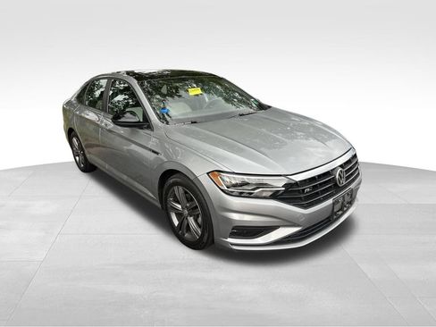 Used 2020 Volkswagen Jetta R-Line w/ R-Line Cold Weather Package FWD image 4