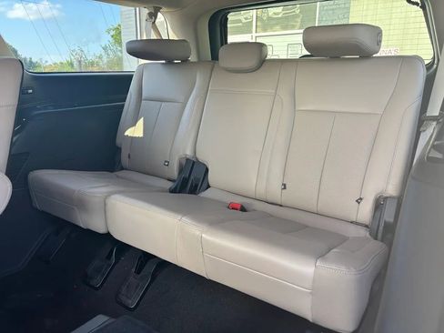 Used 2024 Ford Expedition Max XLT image 12