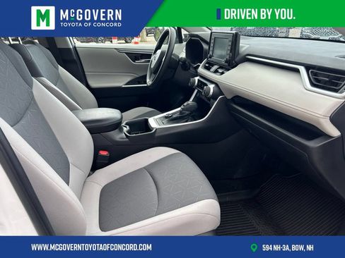 Used 2022 Toyota RAV4 XLE w/ Convenience Package AWD/4WD image 9