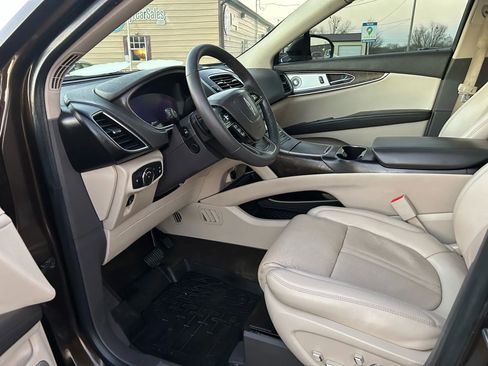 Used 2019 Lincoln Nautilus Reserve w/ Ultimate Package image 2