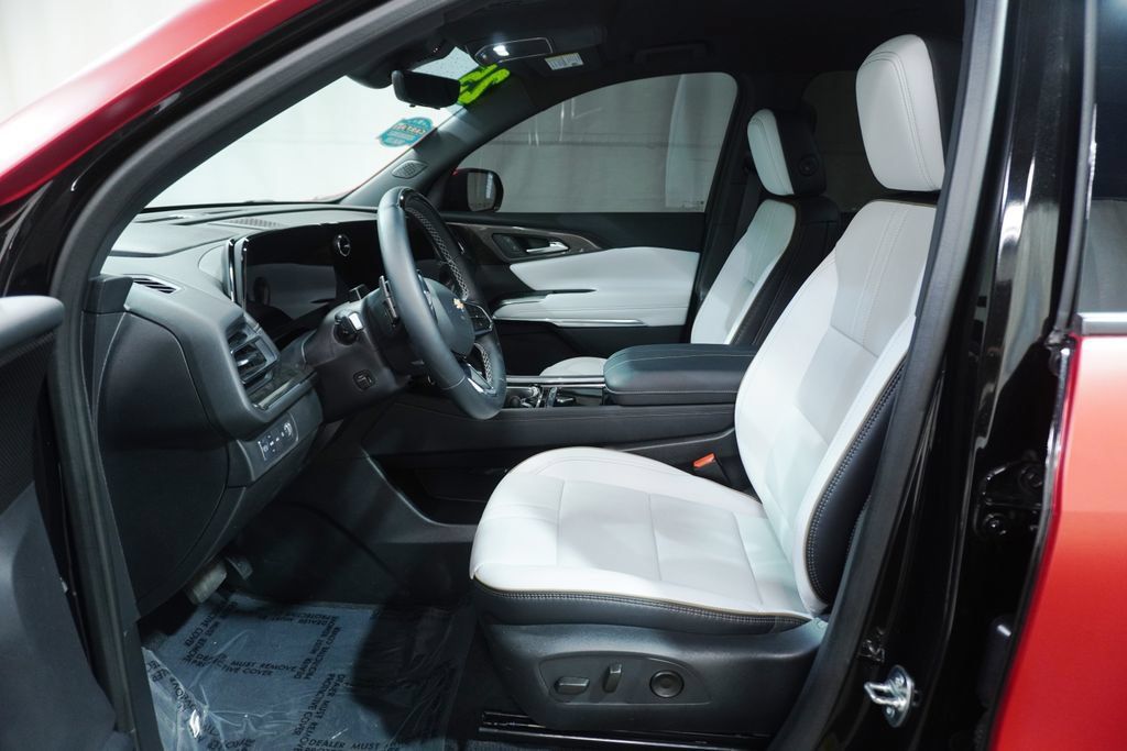 Used 2025 Chevrolet Traverse High Country AWD/4WD image 13