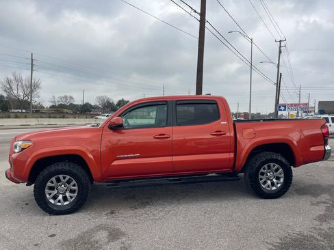Used 2018 Toyota Tacoma SR5 image 4