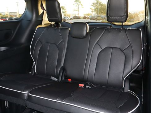 New 2026 Chrysler Pacifica Limited w/ S Appearance Package image 16