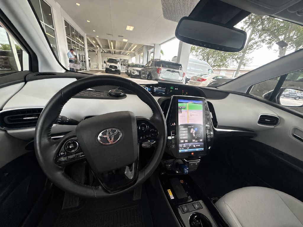 Used 2022 Toyota Prius Limited FWD image 5