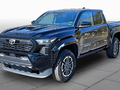 Used 2025 Toyota Tacoma TRD Sport AWD/4WD image 2
