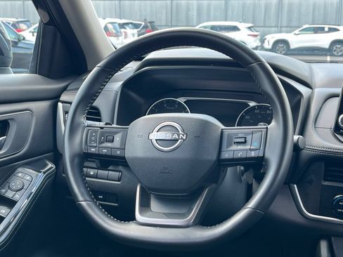 Used 2025 Nissan Rogue SV FWD image 30