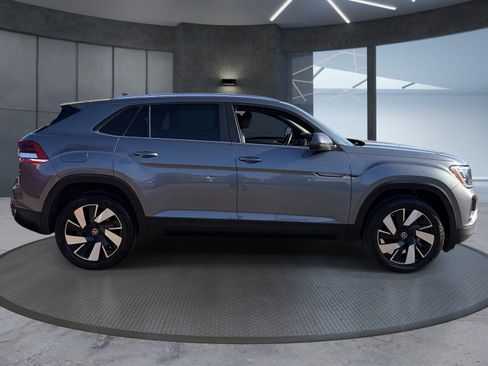 Used 2024 Volkswagen Atlas Cross Sport SE FWD image 7