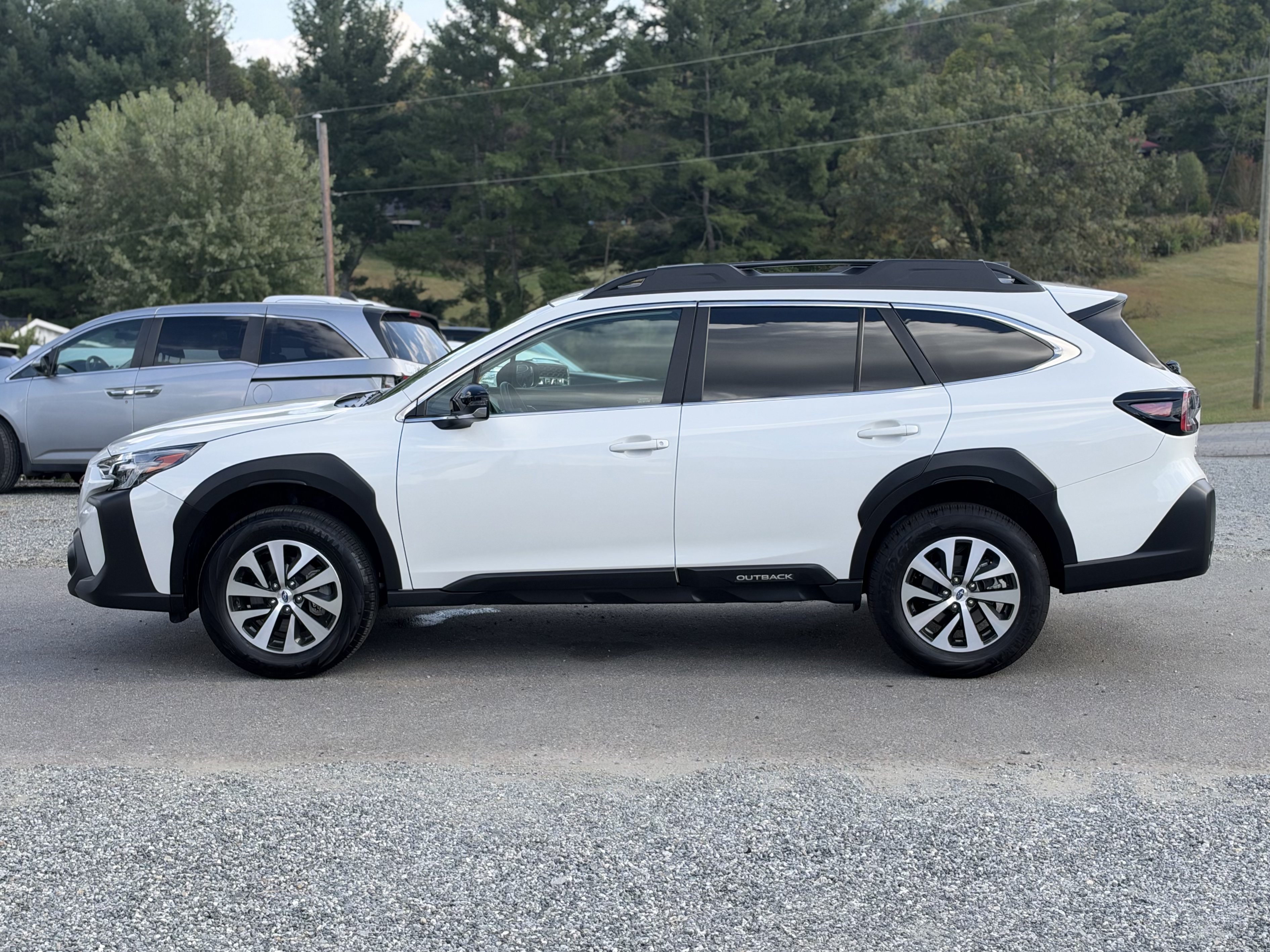 Used 2025 Subaru Outback Premium AWD/4WD image 6