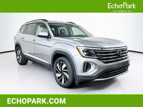 Used 2025 Volkswagen Atlas SE FWD image 1