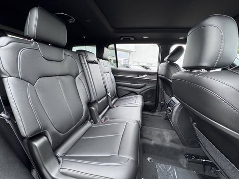 New 2025 Jeep Grand Cherokee L Limited w/ Black Appearance Package image 18