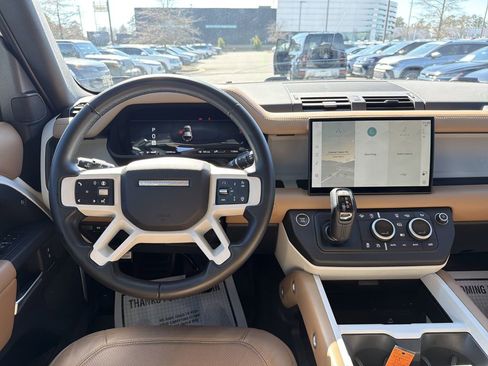 Used 2025 Land Rover Defender 110 S image 4