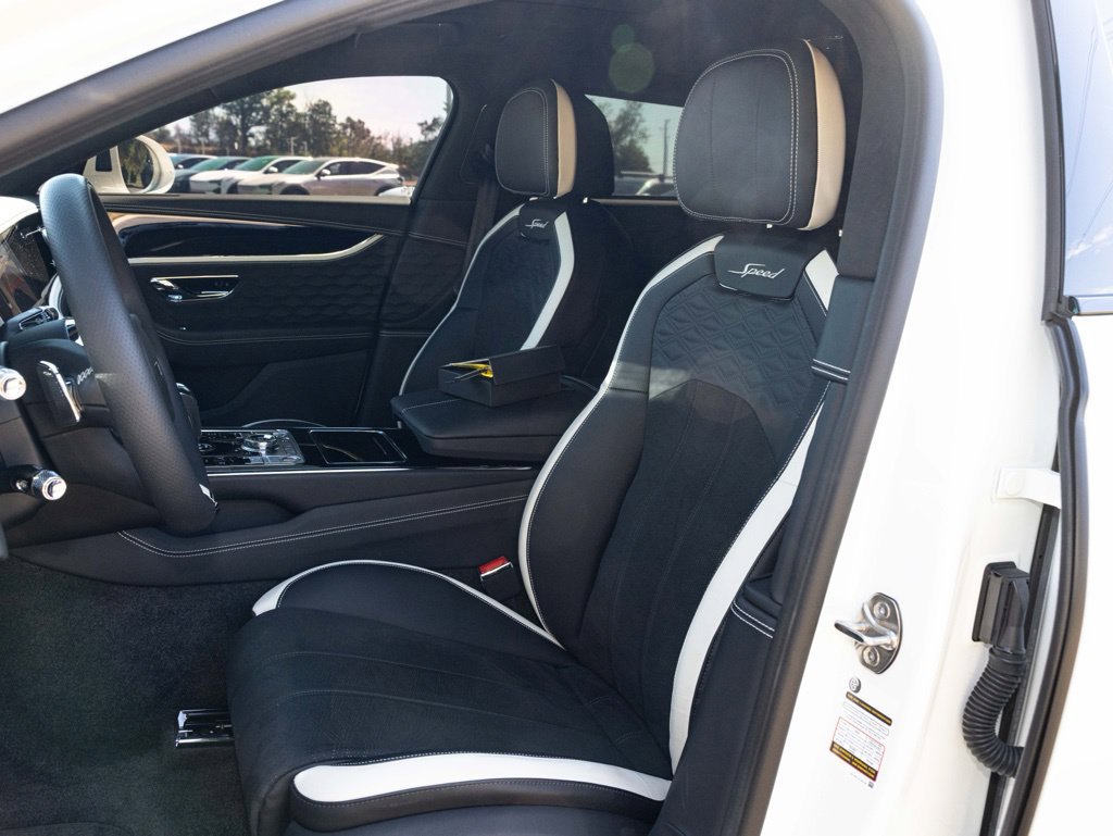 Used 2025 Bentley Flying Spur Plug-In Hybrid AWD/4WD image 29