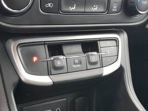 Used 2024 GMC Terrain SLE FWD image 21