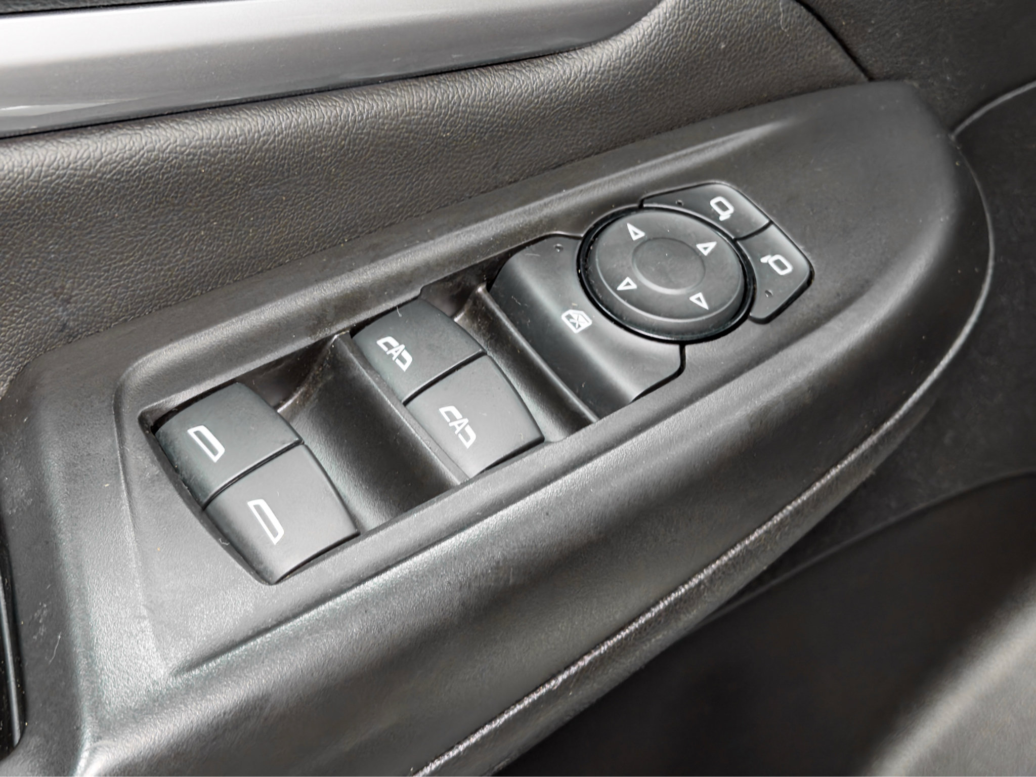Used 2023 Chevrolet Bolt EUV Premier w/ Sun & Sound Package FWD image 7