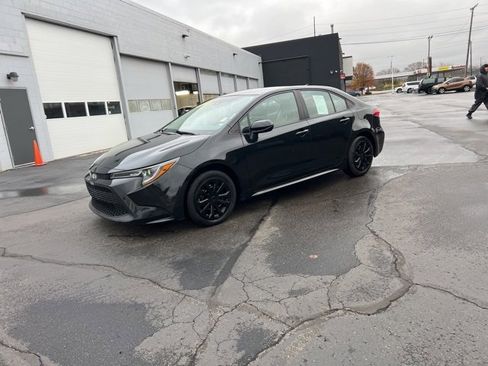 Used 2022 Toyota Corolla LE image 18