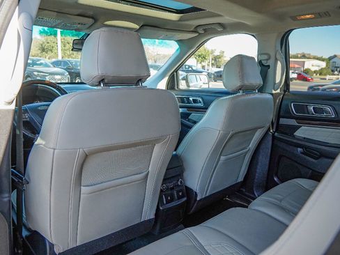 Used 2016 Ford Explorer Platinum image 27