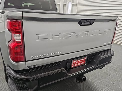 Used 2024 Chevrolet Silverado 2500 Custom w/ Custom Value Package image 7