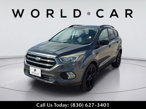 Used 2017 Ford Escape SE w/ Equipment Group 201A FWD image 10