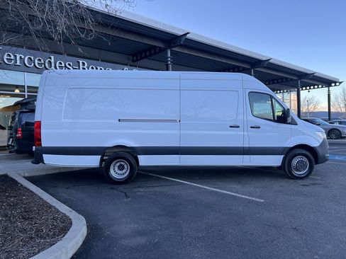 Used 2024 Mercedes-Benz Sprinter 3500 image 9