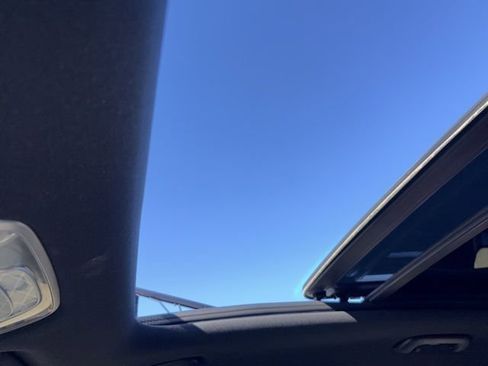 Used 2023 Genesis GV70 2.5T w/ Advanced Package image 27