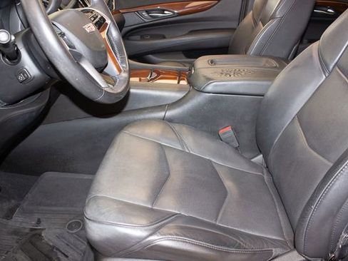 Used 2018 Cadillac Escalade Luxury image 23