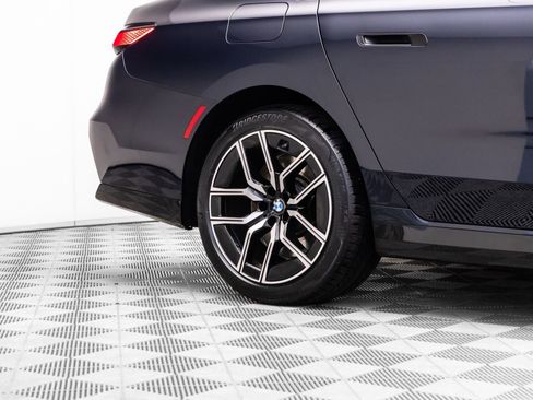 Certified 2025 BMW 740i xDrive w/ Premium Package AWD/4WD image 36