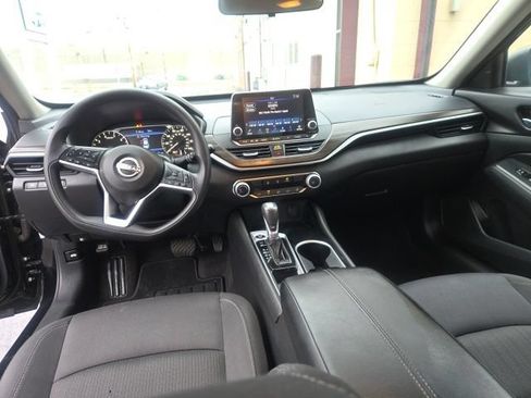 Used 2024 Nissan Altima 2.5 SV FWD image 4