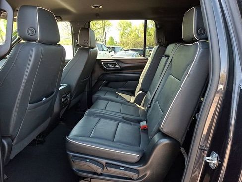Used 2024 Chevrolet Suburban Premier AWD/4WD image 10