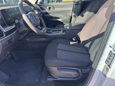 Used 2025 Kia Sorento LX image 21