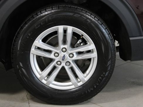Used 2023 Ford Explorer XLT w/ Equipment Group 202A AWD/4WD image 17