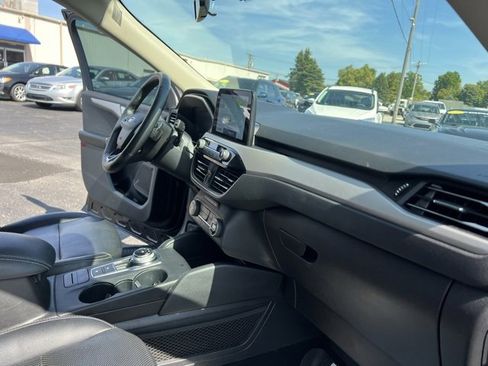 Used 2020 Ford Escape SEL image 40