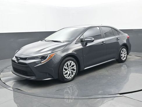 Used 2025 Toyota Corolla LE w/ Convenience Package image 21