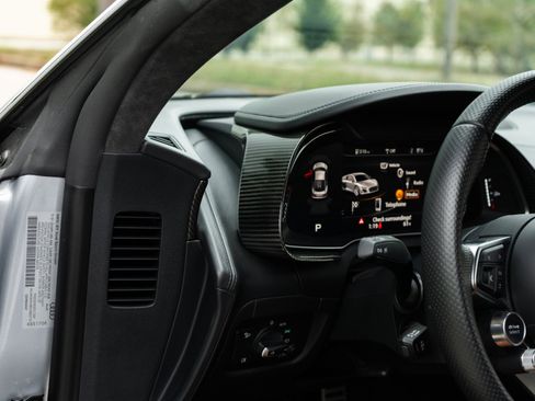 Used 2022 Audi R8 V10 performance image 32