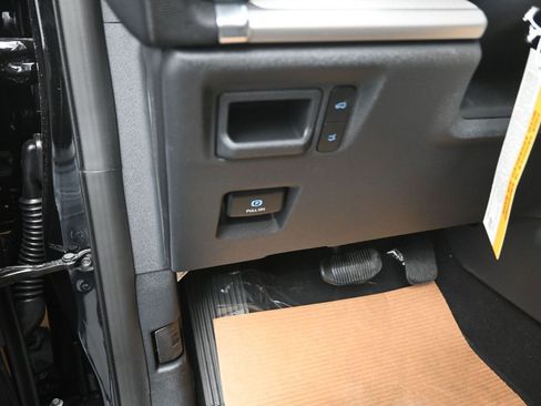 New 2025 Ford Expedition Active RWD image 13