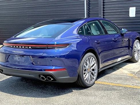 New 2025 Porsche Panamera 4 image 8