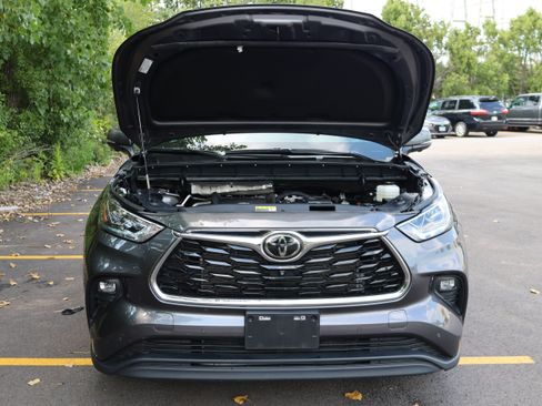Certified 2024 Toyota Highlander Limited AWD/4WD image 13