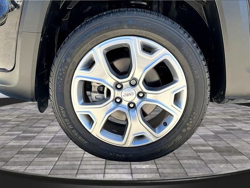 Used 2022 Jeep Renegade Limited image 35