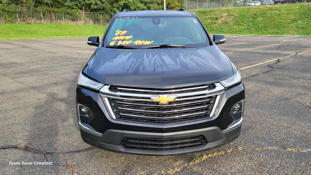Used 2023 Chevrolet Traverse LT w/ LPO, Cargo Package AWD/4WD image 4