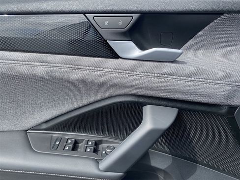 New 2025 Volkswagen Tiguan S image 17