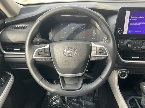 Used 2025 Toyota Grand Highlander AWD image 11