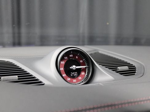 New 2025 Porsche Cayenne Turbo image 34